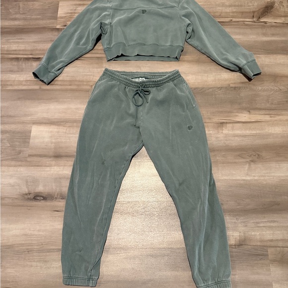 PINK Victoria's Secret Teal Jogger Set - Picture 1 of 4
